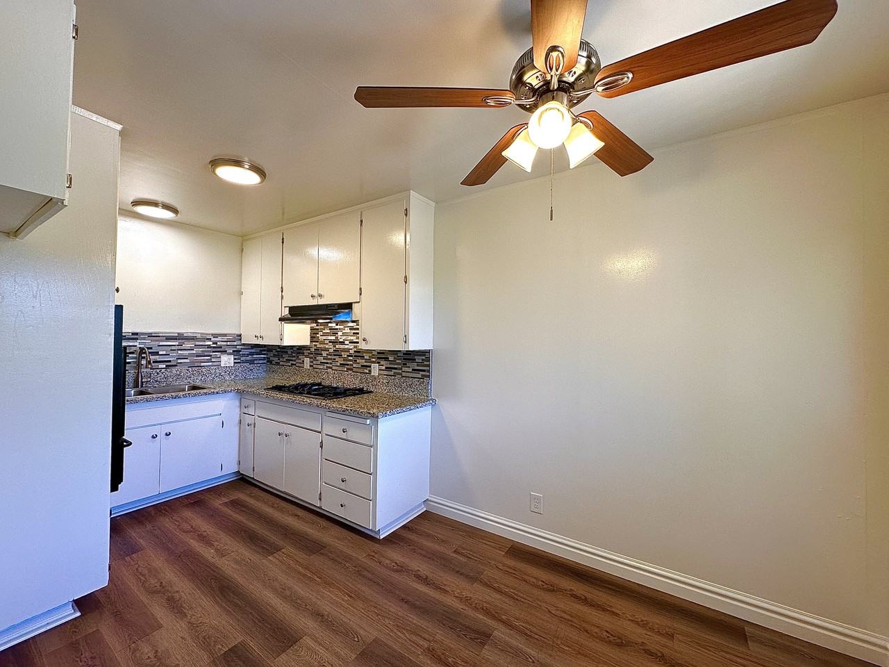 2065 255th Street West #11 - Photo 4 of 21