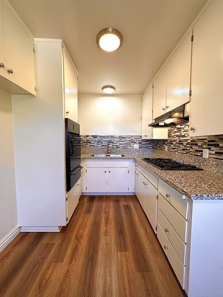 2065 255th Street West #11 - Photo 6 of 21