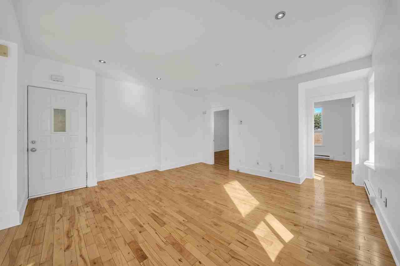 5272 Rue Sainte Marie - Photo 2 of 21