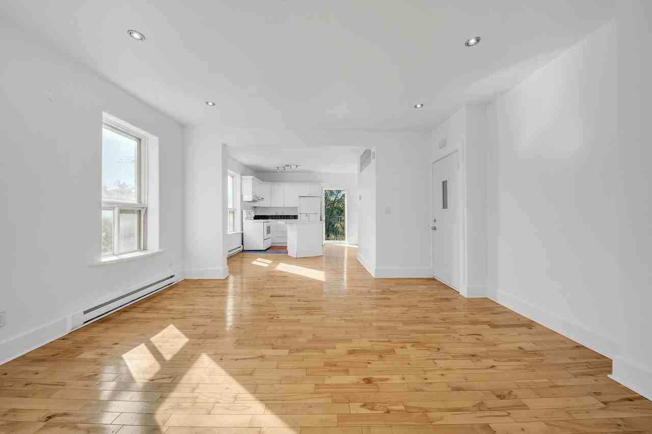 5272 Rue Sainte Marie - Photo 3 of 21