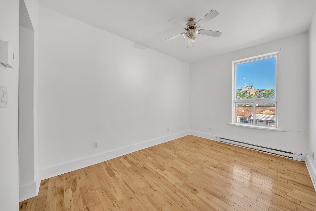 5272 Rue Sainte Marie - Photo 4 of 21