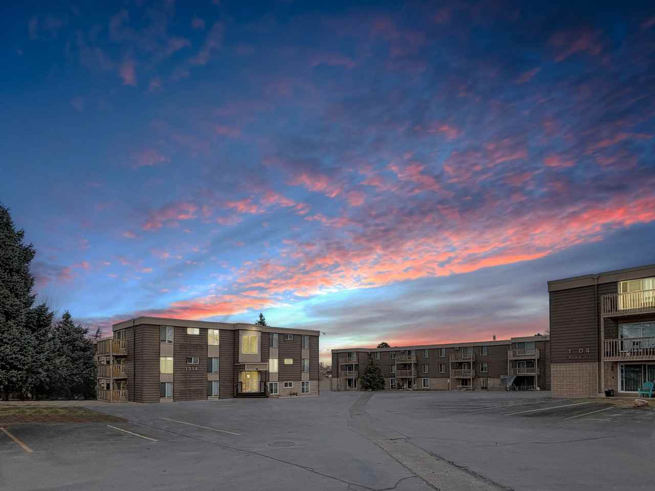 Badlands Apartments - Photo 7 of 18