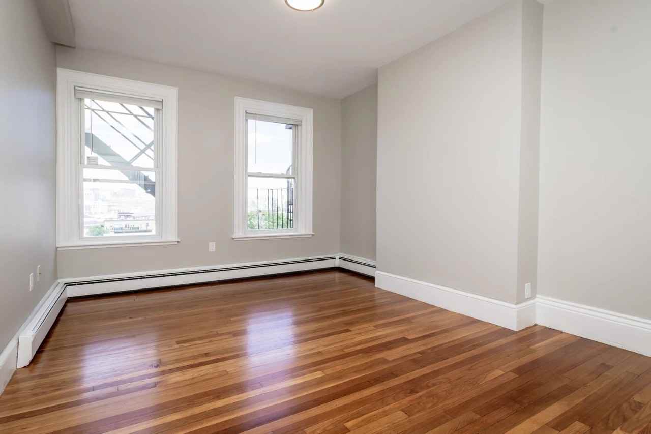 548 E Broadway #2