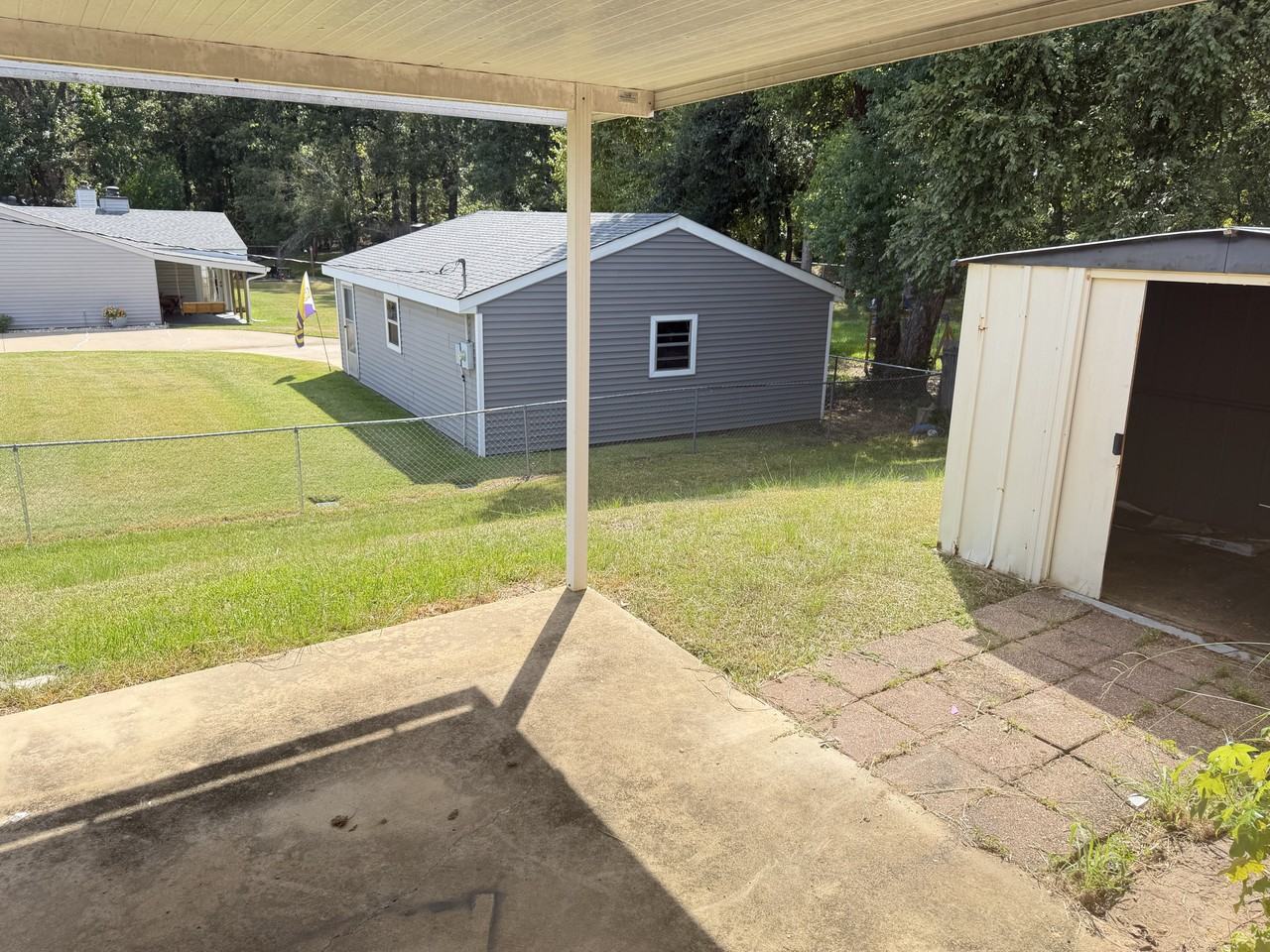 403 Crystal Dr - Photo 3 of 4