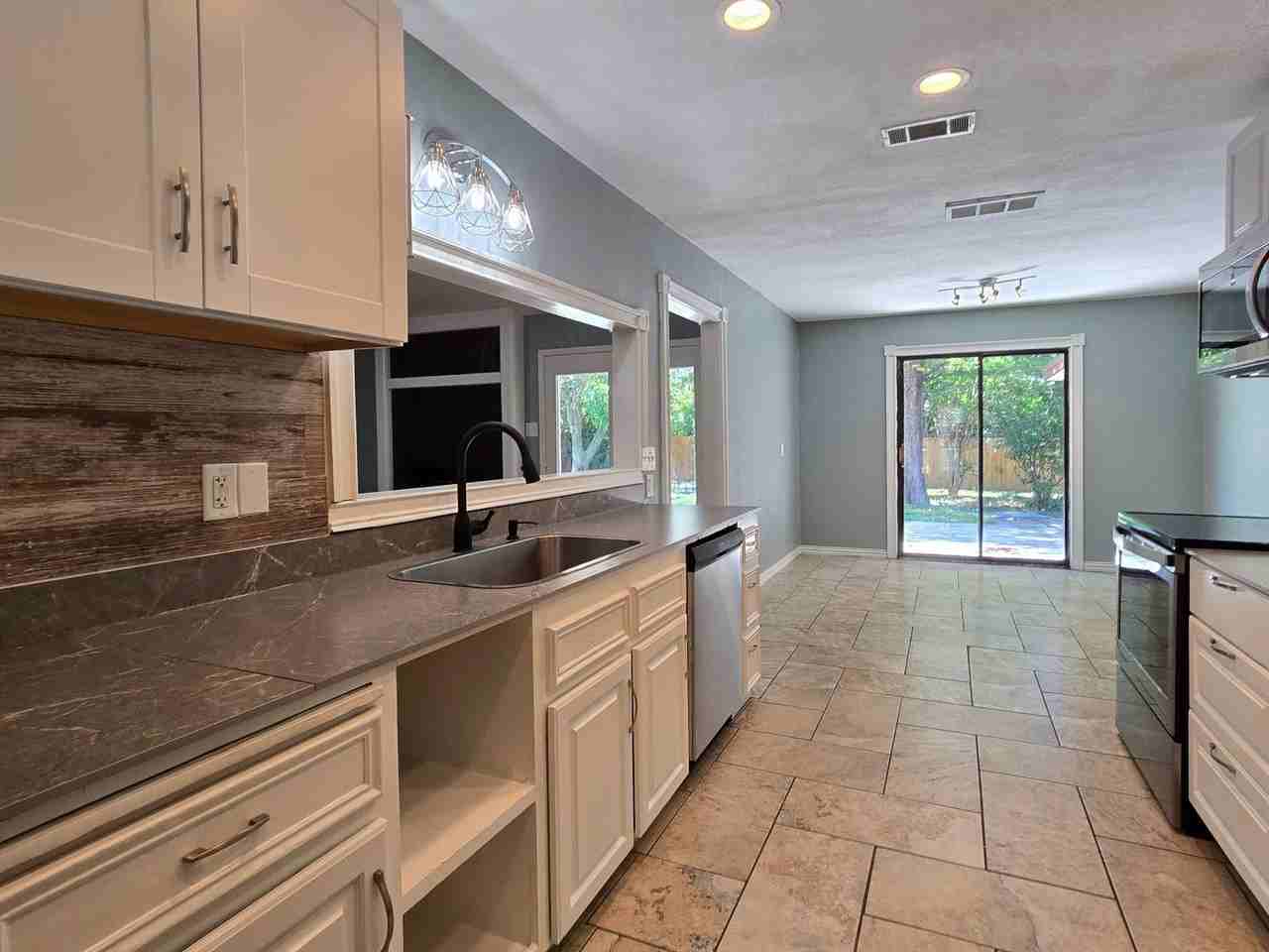 204 Redwood Cir - Photo 4 of 24