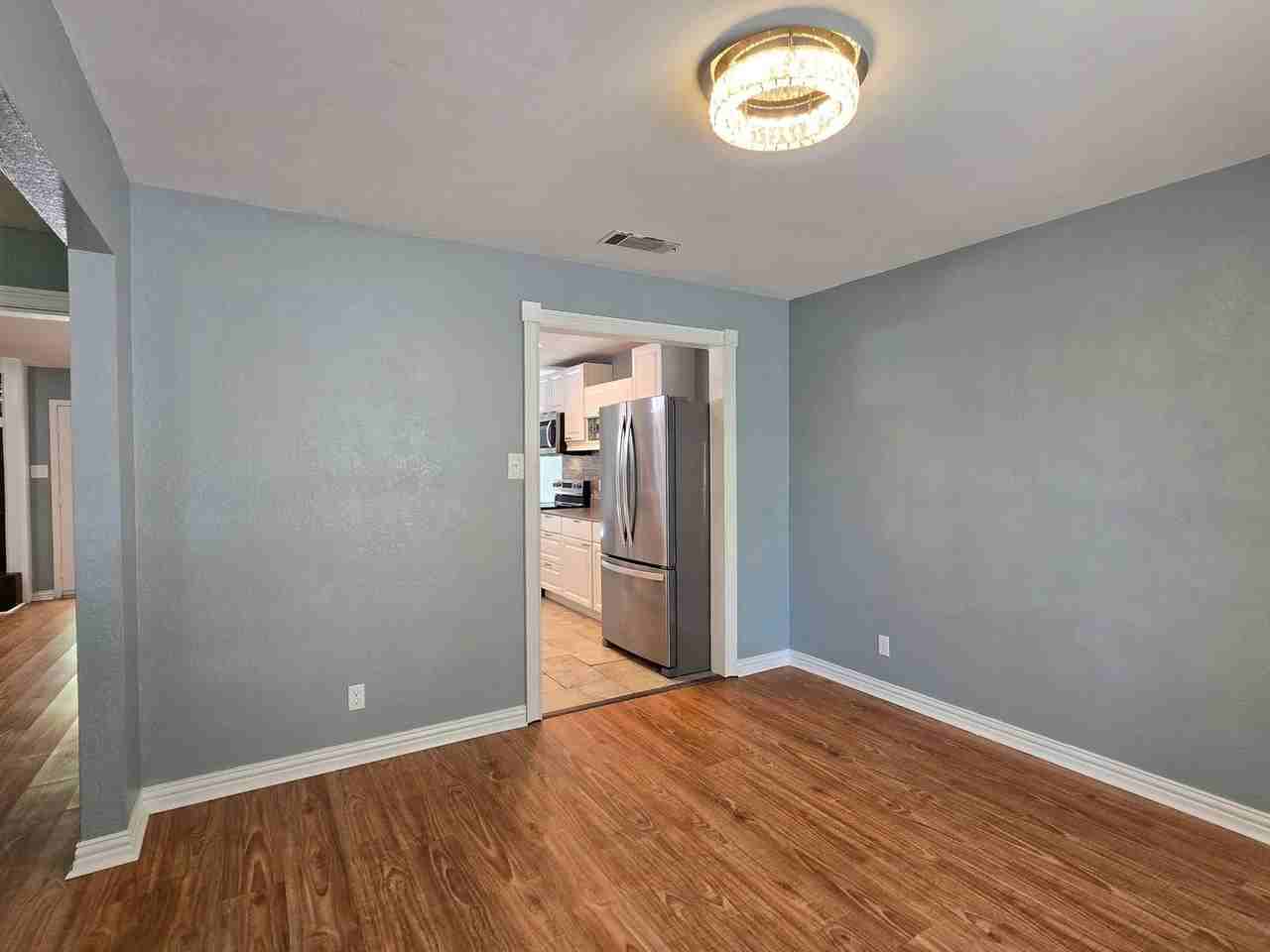 204 Redwood Cir - Photo 6 of 24