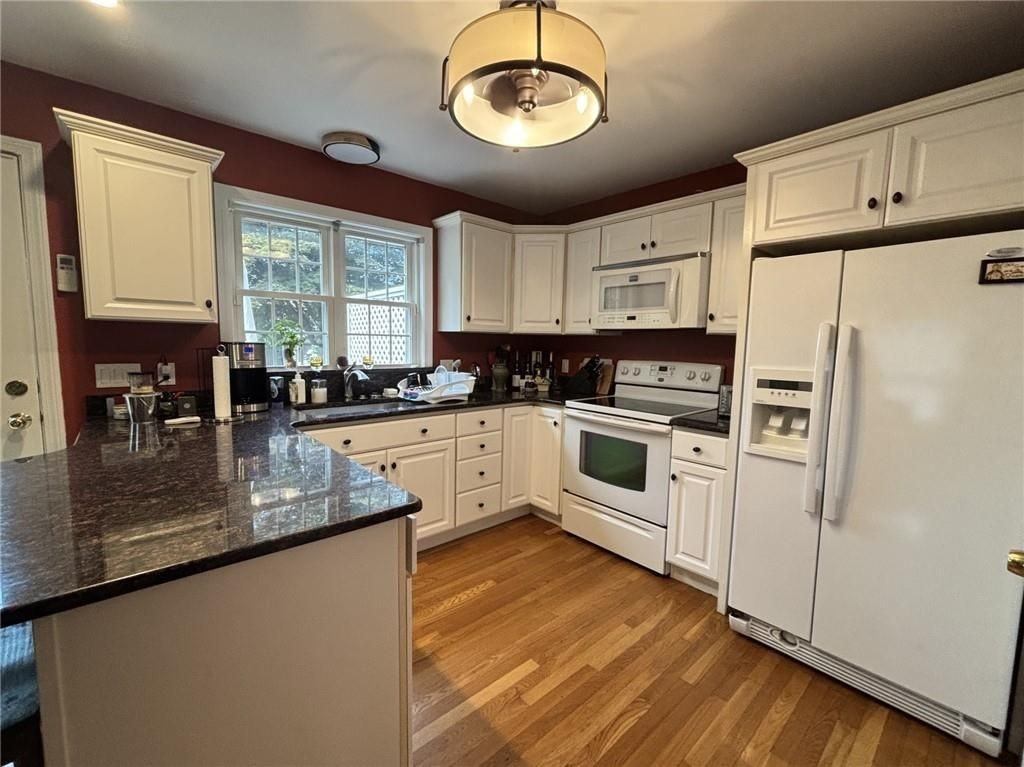 28 Fenner Ave - Photo 4 of 15