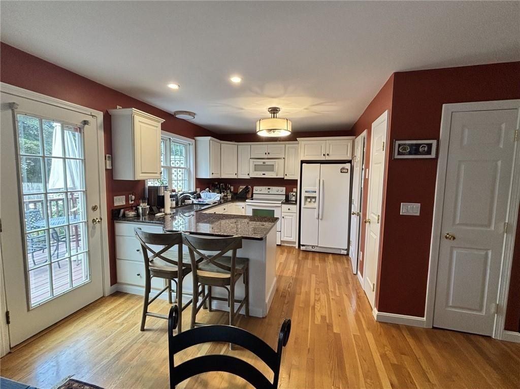 28 Fenner Ave - Photo 5 of 15