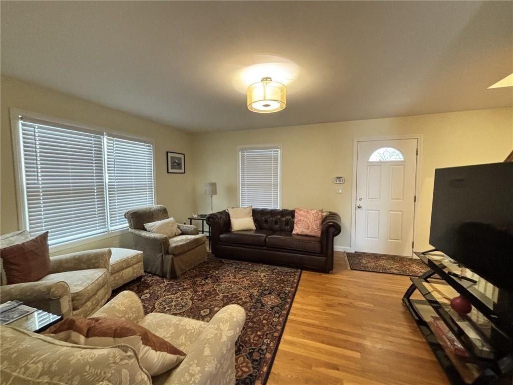 28 Fenner Ave - Photo 7 of 15