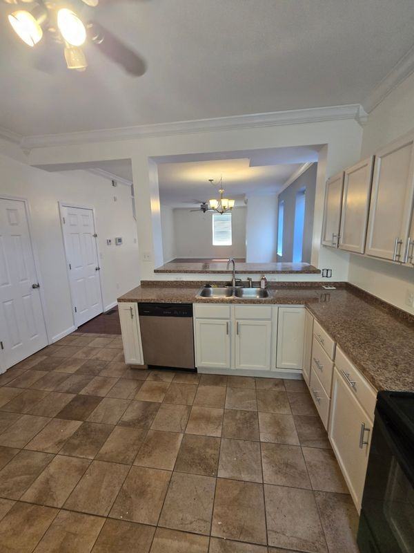 3145 Cherokee St - Photo 6 of 19