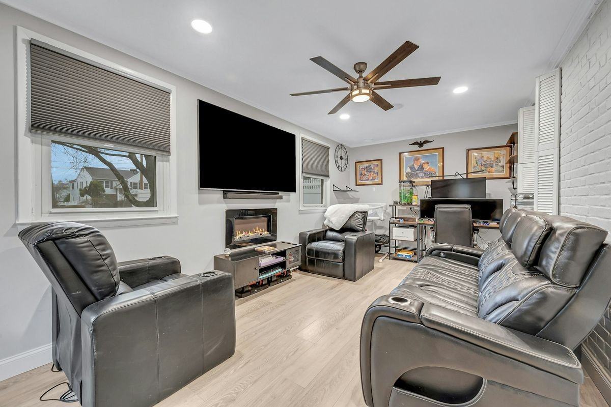 32 Glendale Ave - Photo 3 of 4