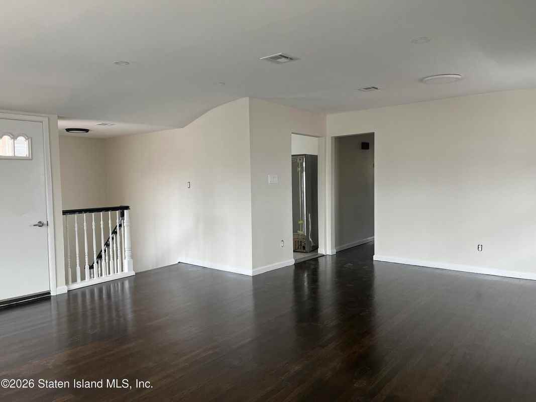 576 Britton Ave - Photo 3 of 15
