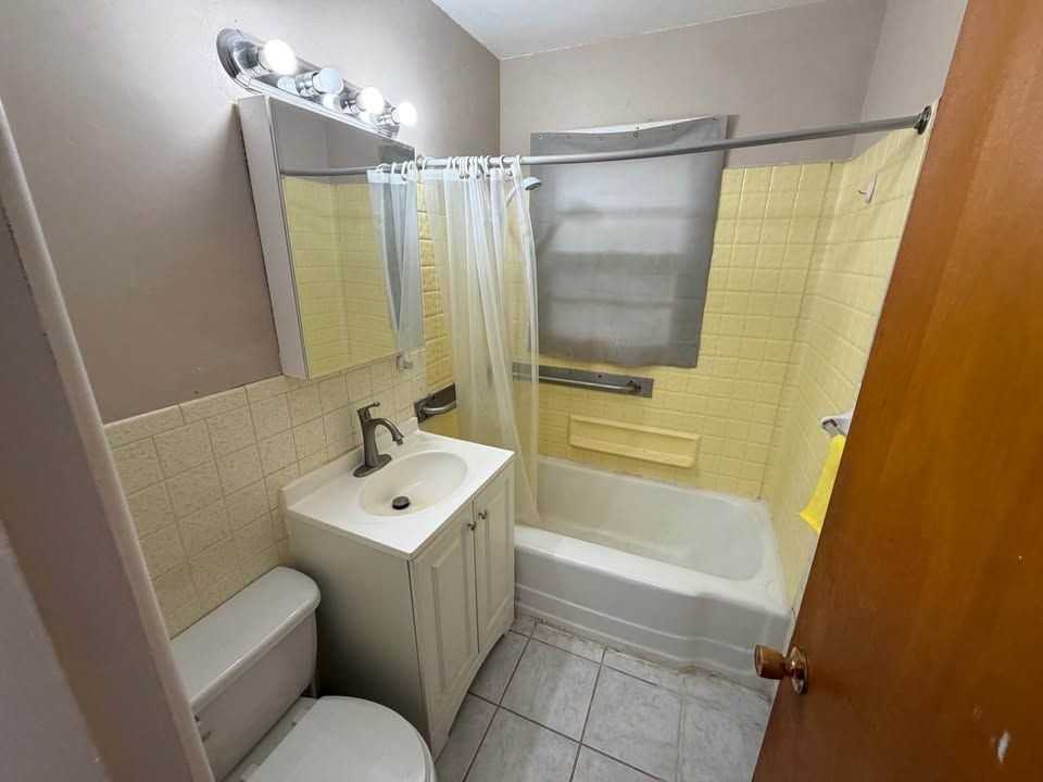 2338 S Chautauqua Ave - Photo 2 of 8