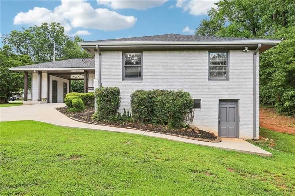 3731 N Druid Hills Rd - Photo 2 of 21