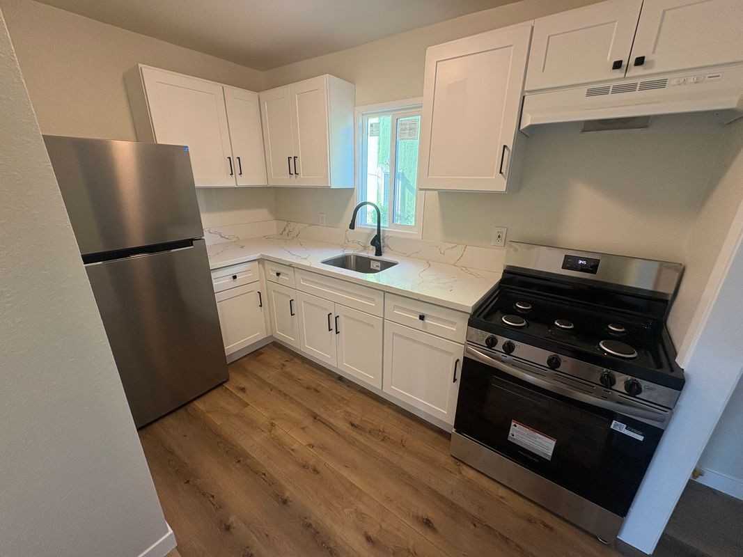 4426 1/2 Lockwood Ave - Photo 3 of 9