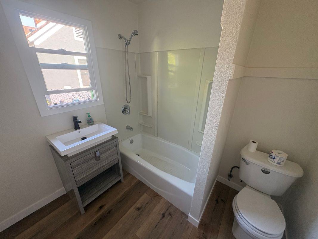 4426 1/2 Lockwood Ave - Photo 4 of 9