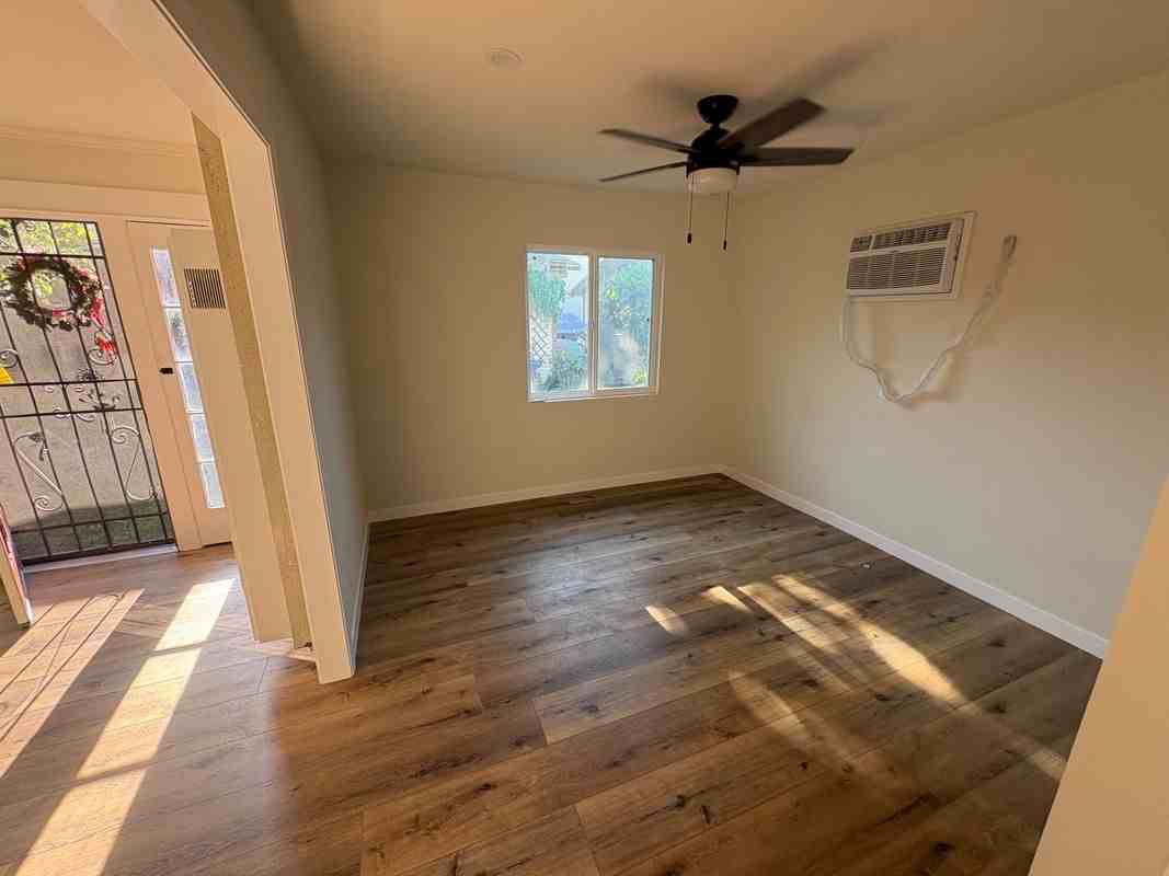 4426 1/2 Lockwood Ave - Photo 5 of 9