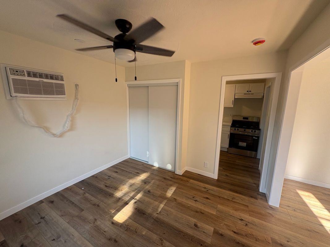 4426 1/2 Lockwood Ave - Photo 6 of 9
