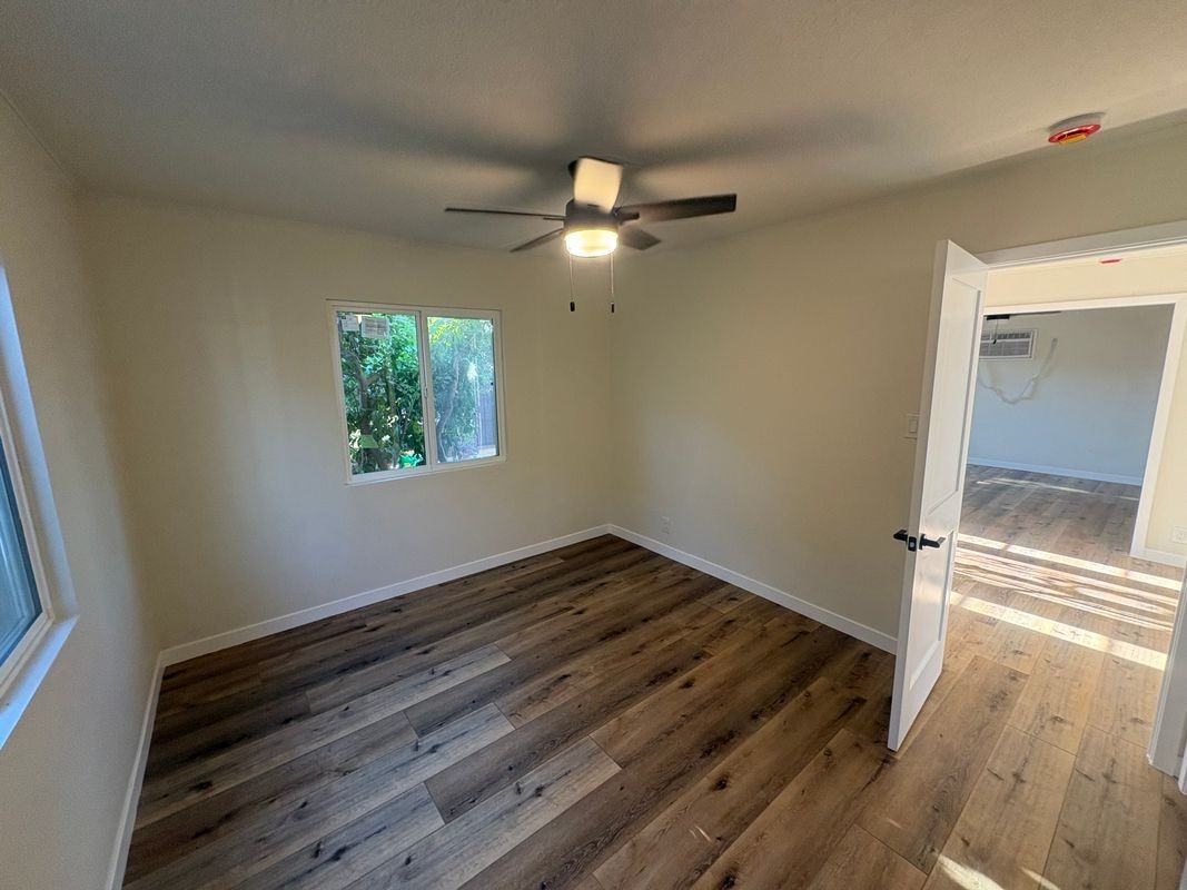 4426 1/2 Lockwood Ave - Photo 7 of 9
