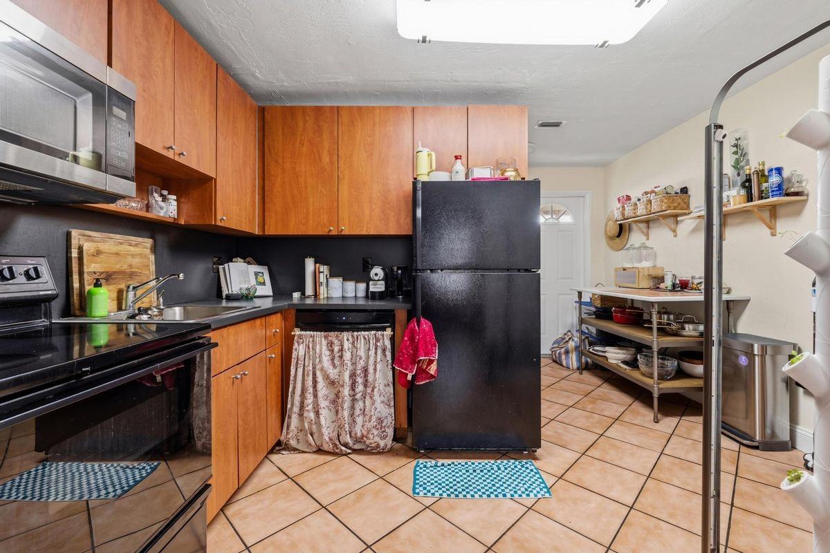 3147 Mcdonald St ##2 - Photo 2 of 4