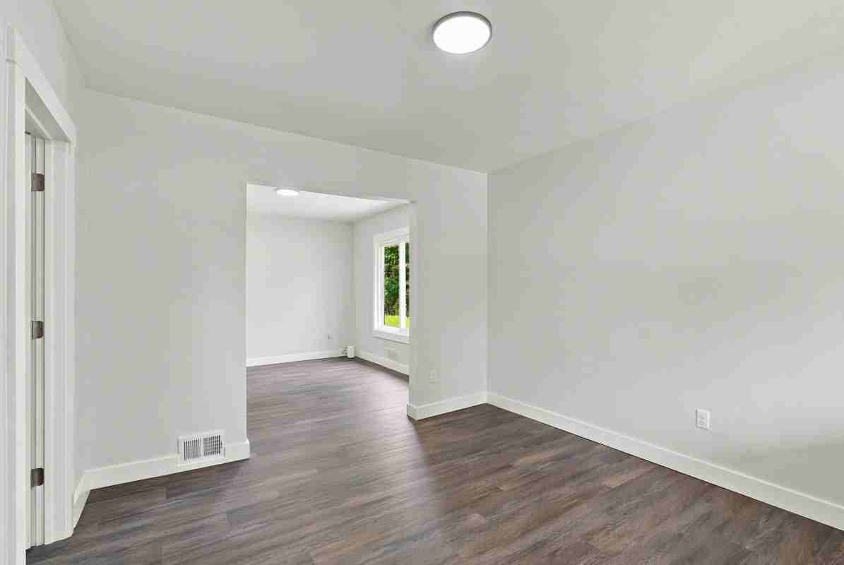 15053 Spring Garden St - Photo 4 of 15