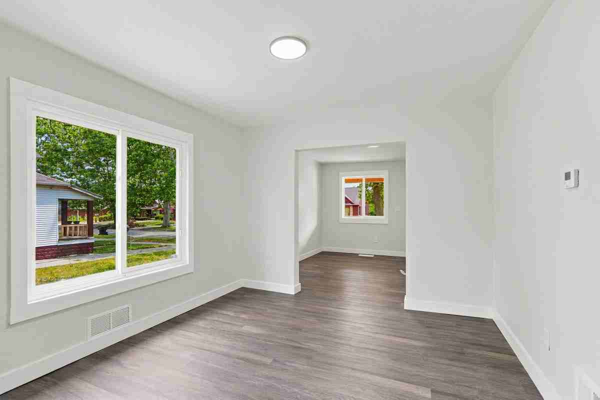 15053 Spring Garden St - Photo 6 of 15