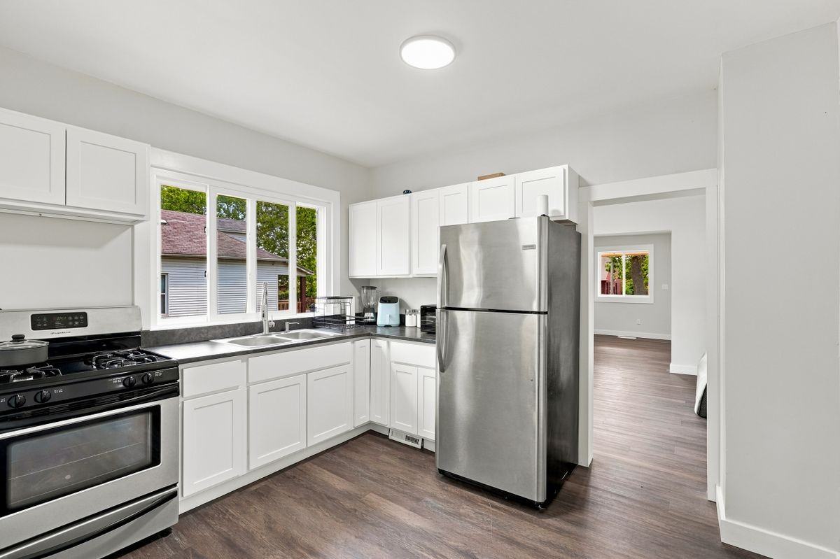 15053 Spring Garden St - Photo 7 of 15