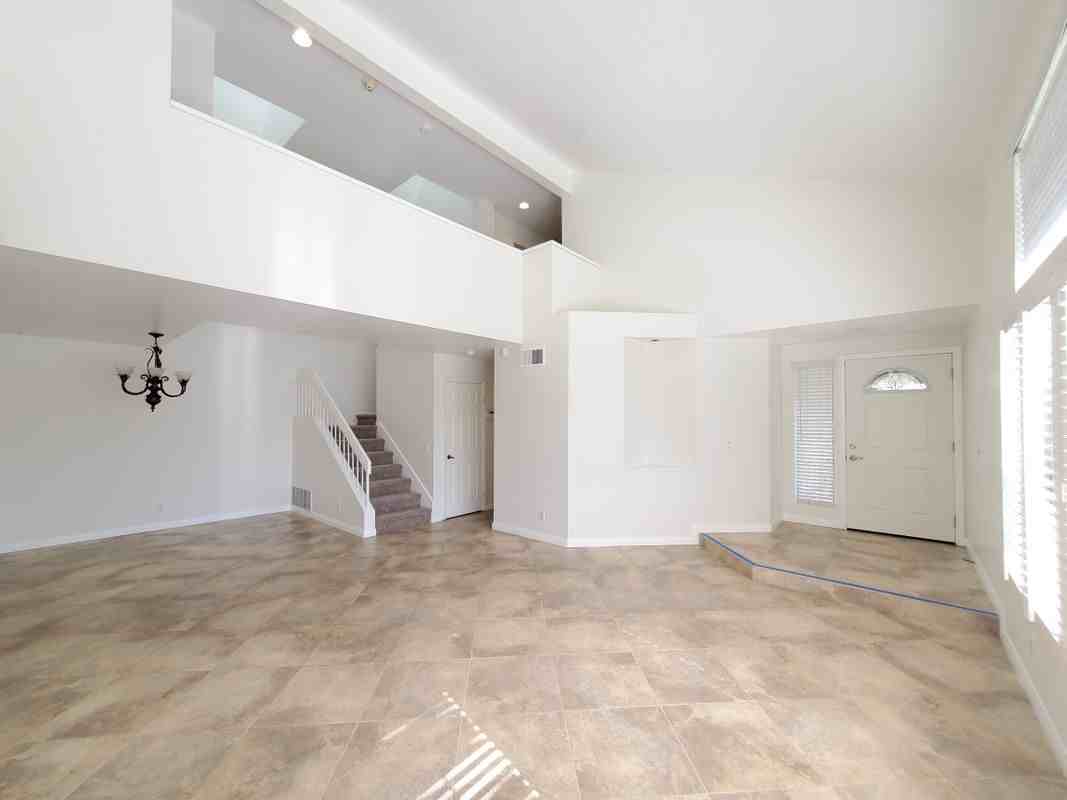 18269 Peters Ct - Photo 4 of 35