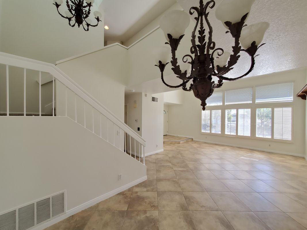 18269 Peters Ct - Photo 5 of 35