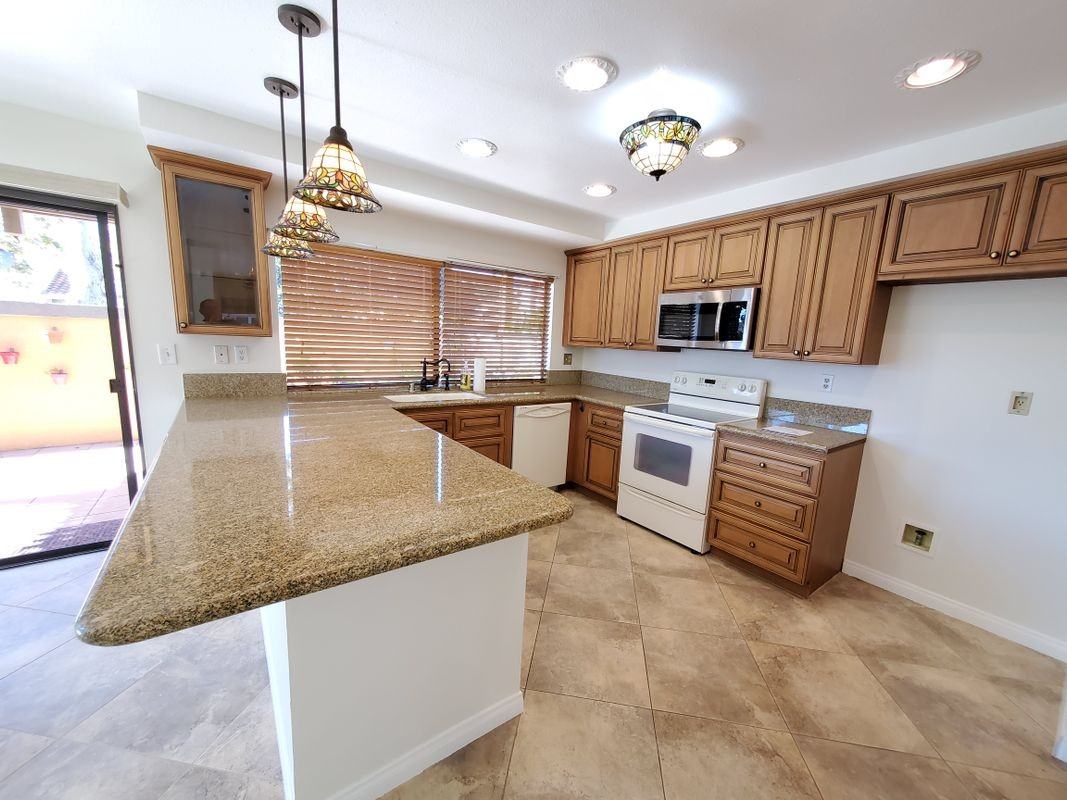 18269 Peters Ct - Photo 7 of 35