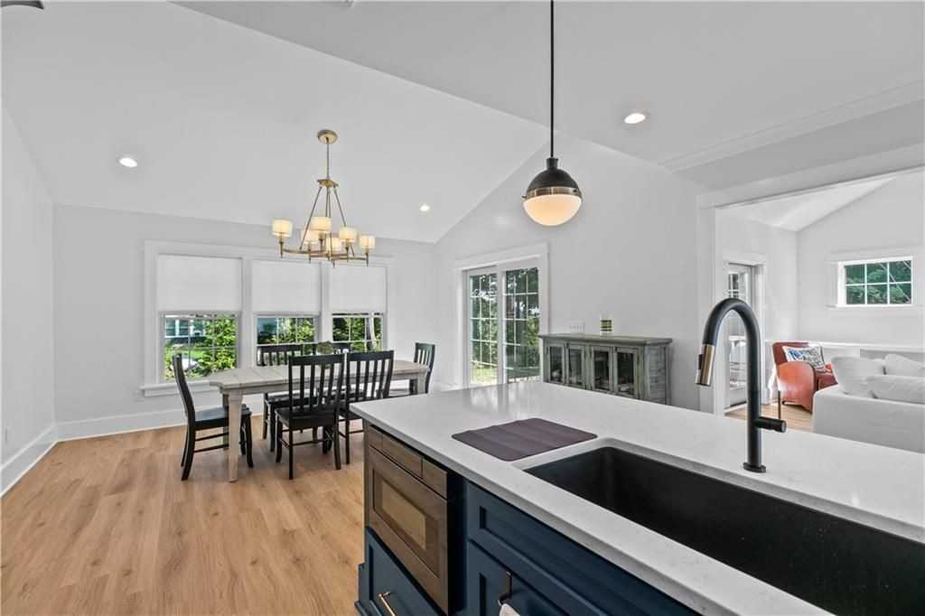 561 Bristol Ferry Rd ##B - Photo 7 of 29