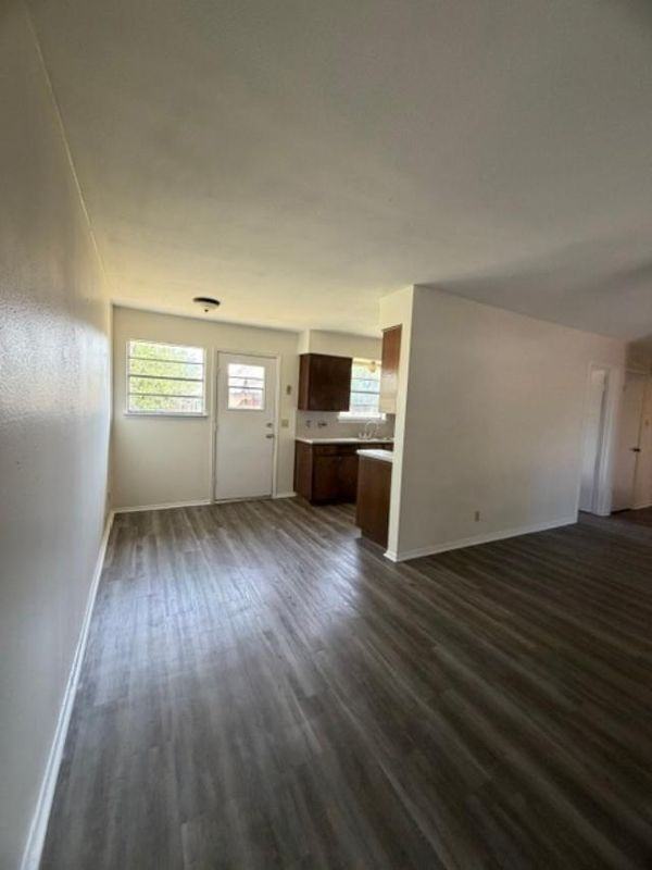 305 E Eggleston St - Photo 3 of 20