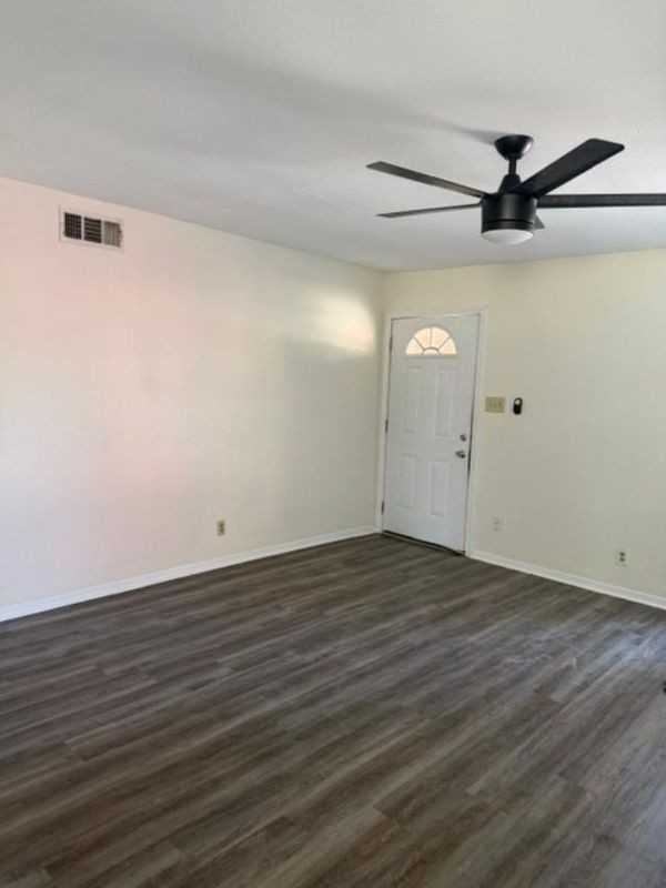 305 E Eggleston St - Photo 4 of 20