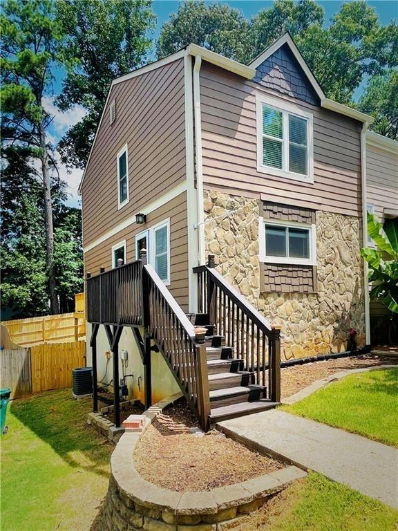 1330 Ridgecrest Ln Se - Photo 2 of 17
