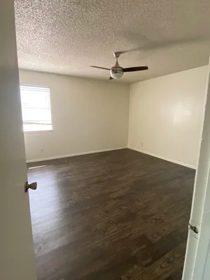 1226 N Lbj Dr - Photo 2 of 7