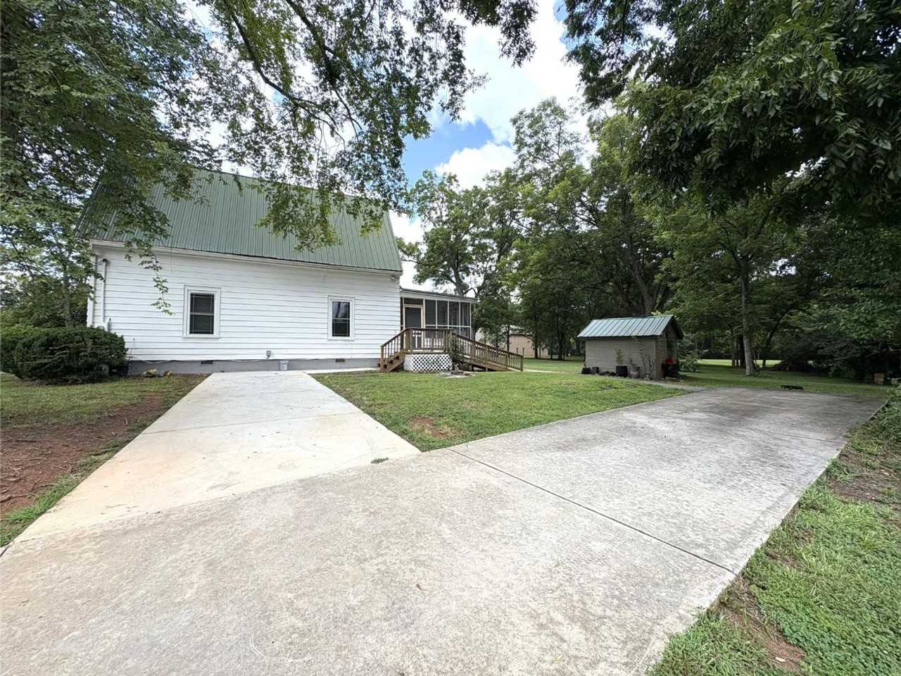 599 Gordon St - Photo 2 of 27