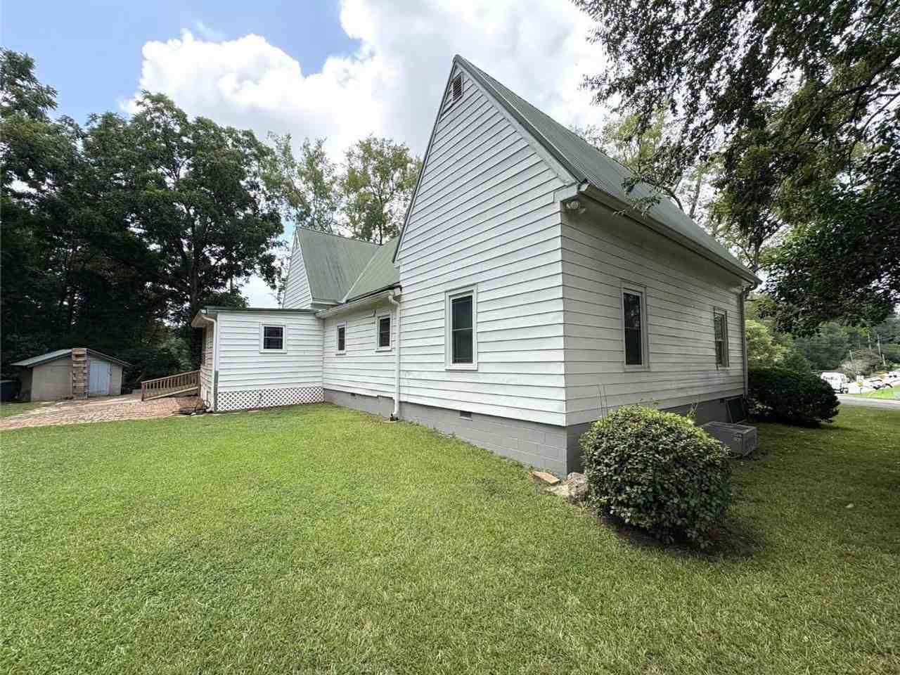 599 Gordon St - Photo 5 of 27