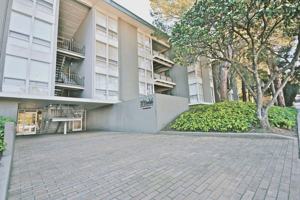 featured image of 2101 Carlmont Dr