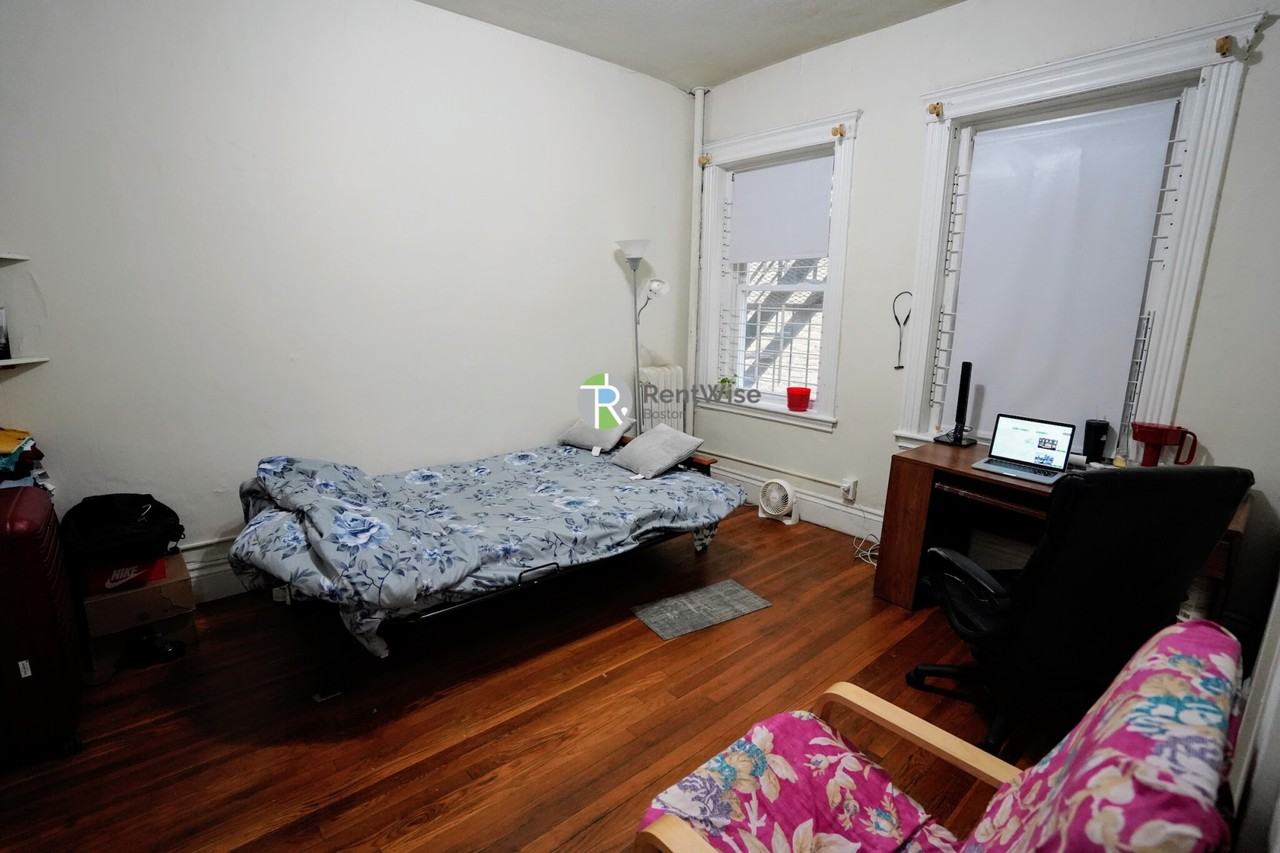 1350 Commonwealth Ave #4 - Photo 5 of 16