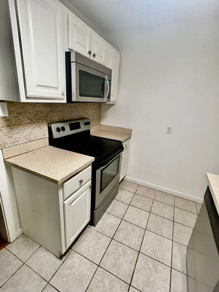 107 Esplanade Ave - Photo 5 of 18