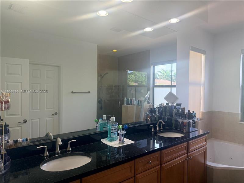 10057 Nw 88th Ter - Photo 2 of 16