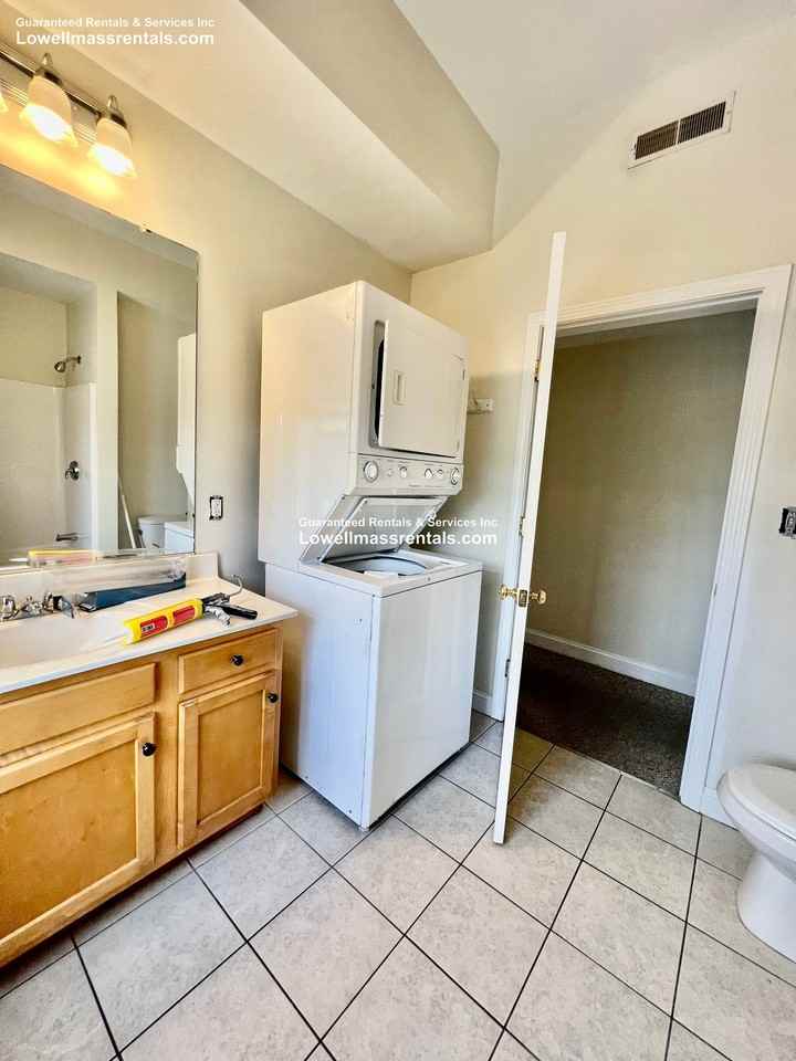 89 Aiken St #2 - Photo 3 of 13