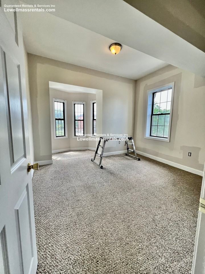 89 Aiken St #2 - Photo 5 of 13