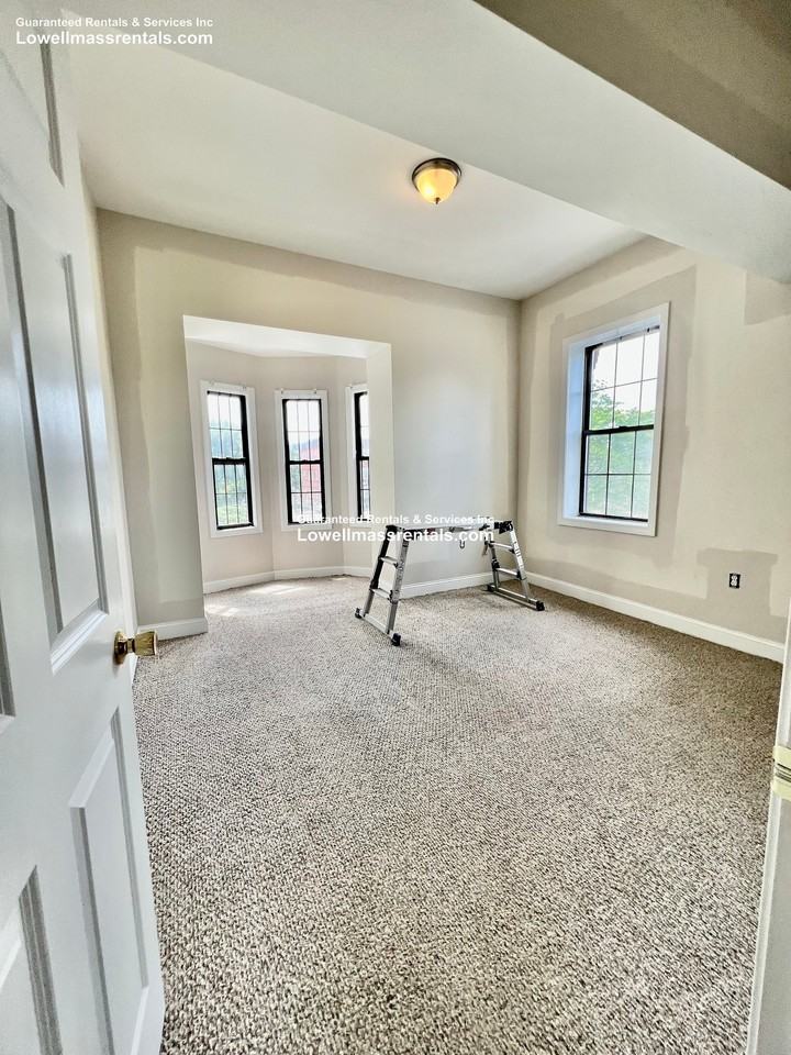 89 Aiken St #2 - Photo 6 of 13