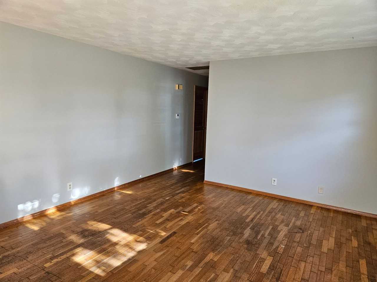 3463 N Fremont Ave - Photo 2 of 13