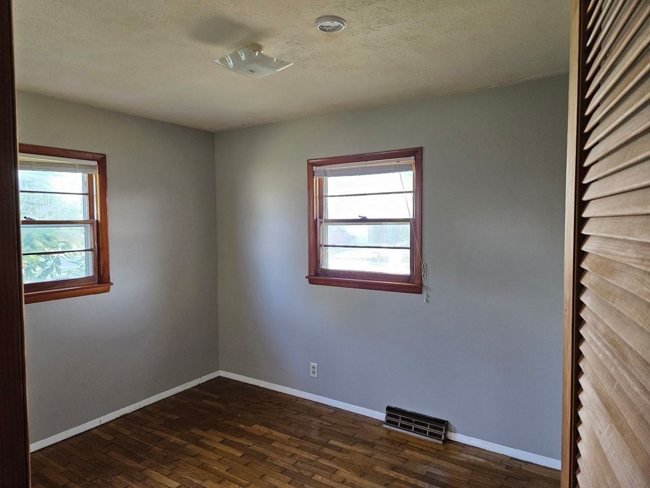 3463 N Fremont Ave - Photo 7 of 13