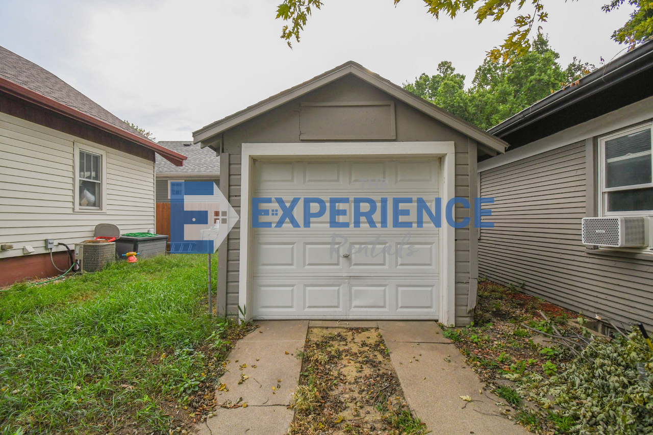 334 N Covell Ave - Photo 5 of 23