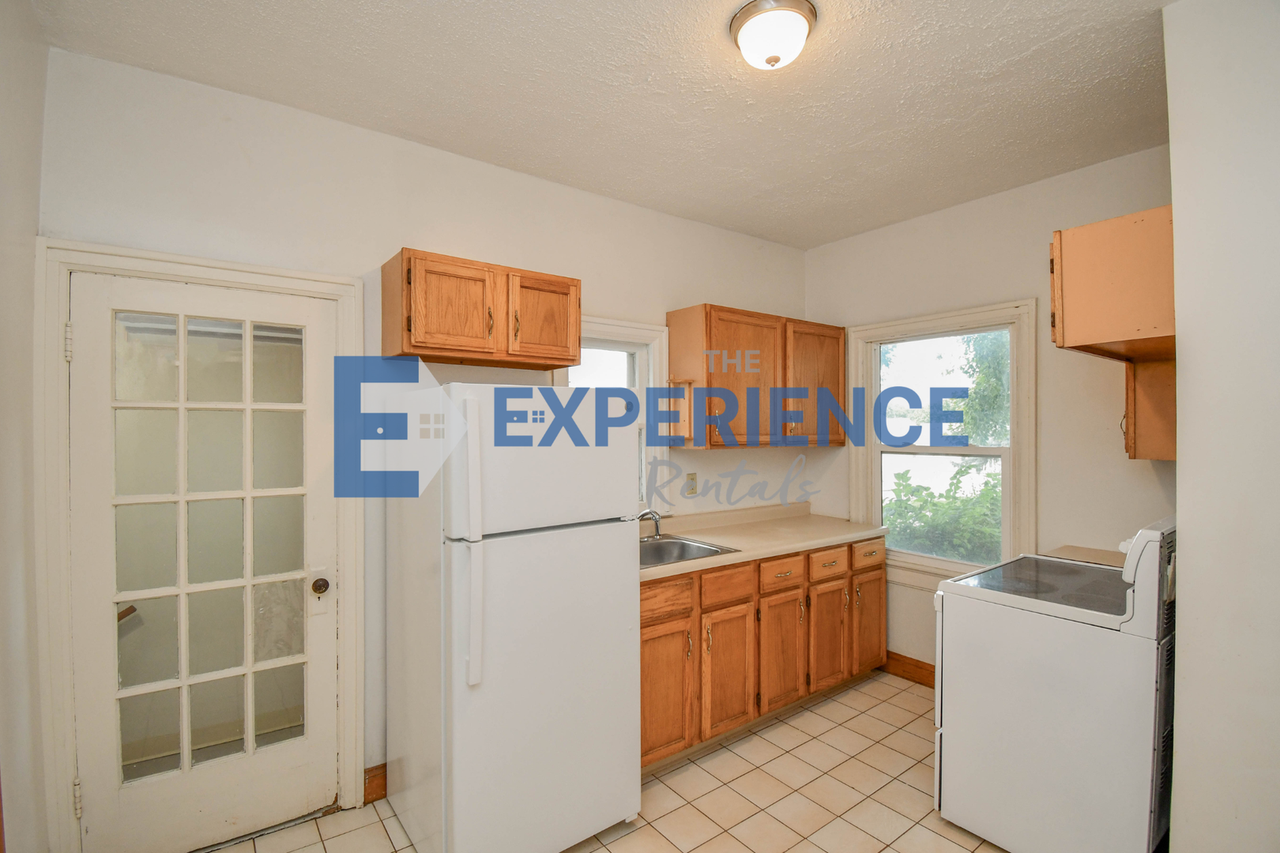 334 N Covell Ave - Photo 6 of 23