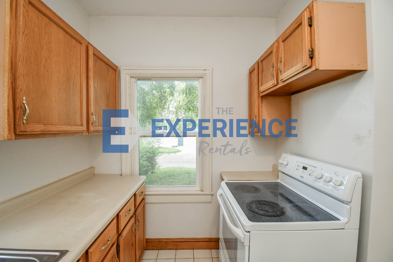 334 N Covell Ave - Photo 7 of 23