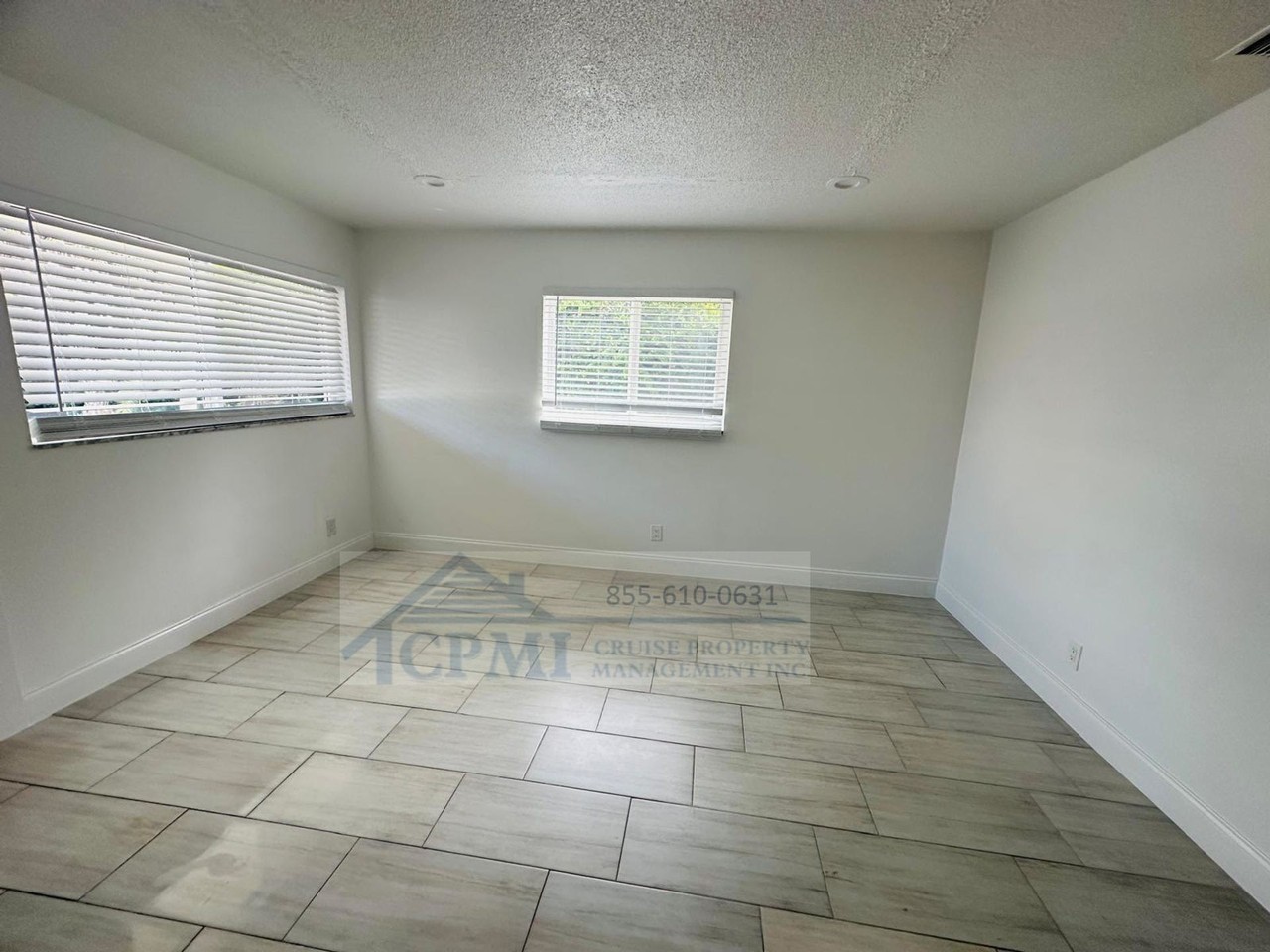 1525 S N ST Lake Worth, FL 33460 - Photo 3 of 8